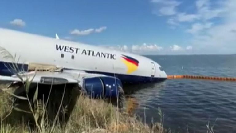 Plane ends up in lake at Montpellier Airport