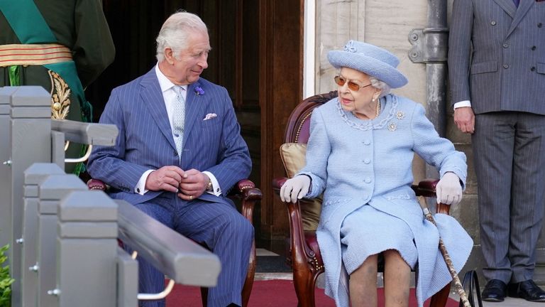 Britain&#39;s Prince Charles and Britain&#39;s Queen Elizabeth attend the Queen&#39;s Body Guard for Scotland (also known as the Royal Company of Archers) Reddendo Parade in the gardens of the Palace of Holyroodhouse, Edinburgh, Scotland, Britain, June 30, 2022. Jane Barlow/Pool via REUTERS
