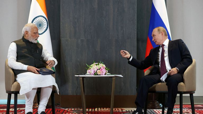 Russian President Vladimir Putin and Indian Prime Minister Narendra Modi attend a meeting on the sidelines of the Shanghai Cooperation Organization (SCO) summit in Samarkand, Uzbekistan September 16, 2022. Sputnik/Alexander Demyanchuk/Pool via REUTERS ATTENTION EDITORS - THIS IMAGE WAS PROVIDED BY A THIRD PARTY.