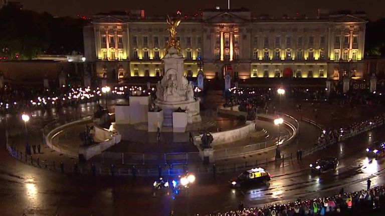 queen's journey from raf northolt to buckingham palace