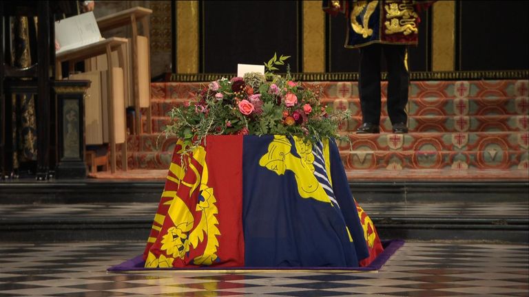 Queen&#39;s coffin lowered into royal vault