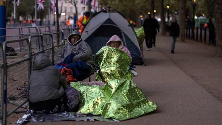People camp in the mall before the state funeral of Britain's Queen Elizabeth, in London, Britain, September 18, 2022. REUTERS/Alice Konstantinidis