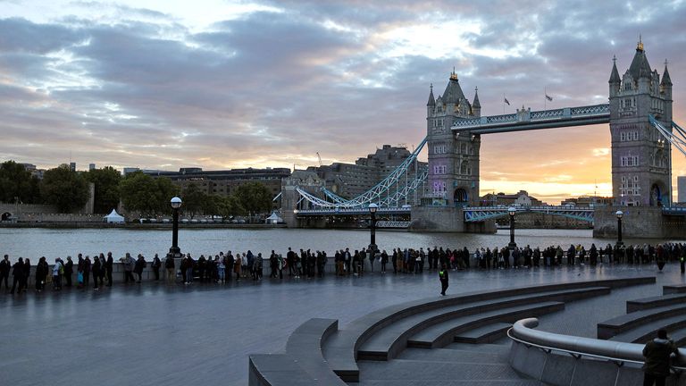 People queue near Tower Bridge to pay their respects following the death of Britain&#39;s Queen Elizabeth, in London, Britain, September 16, 2022. REUTERS/Alkis Konstantinidis