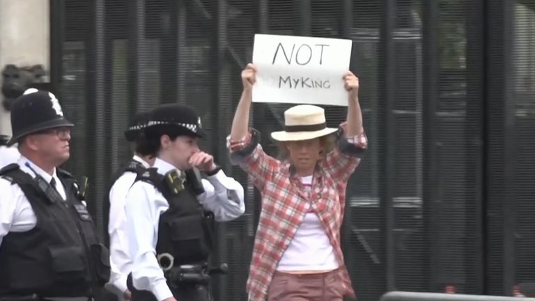 Anti monarchy protester in Edinburgh