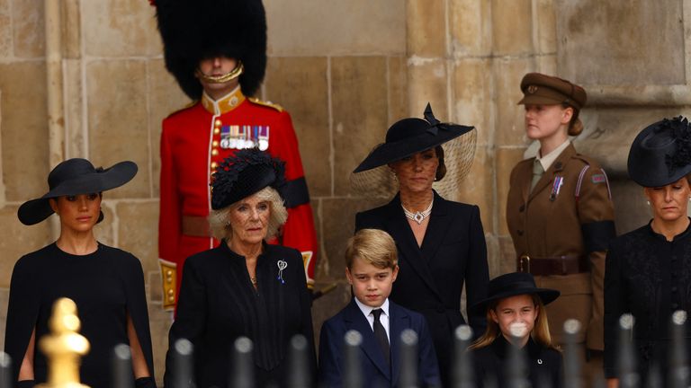 Britain&#39;s Queen Camilla, Britain&#39;s Catherine, Princess of Wales, Britain&#39;s Meghan, Duchess of Sussex, Prince George and Princess Charlotte attend the state funeral and burial of Britain&#39;s Queen Elizabeth at Westminster Abbey, in London, Britain, September 19, 2022. REUTERS/Kai Pfaffenbach
