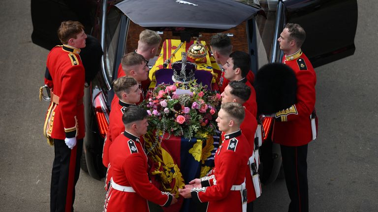 The Bearer Party transfer the coffin of Queen Elizabeth II, draped in the Royal Standard, into the State Hearse at Wellington Arch in London on September 19, 2022, after the State Funeral Service of Britain's Queen Elizabeth II. DANIEL LEAL/Pool via REUTERS