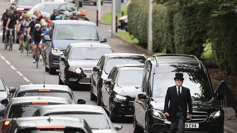 The funeral procession for Rab Wardell arriving at Dunfermline Crematorium 