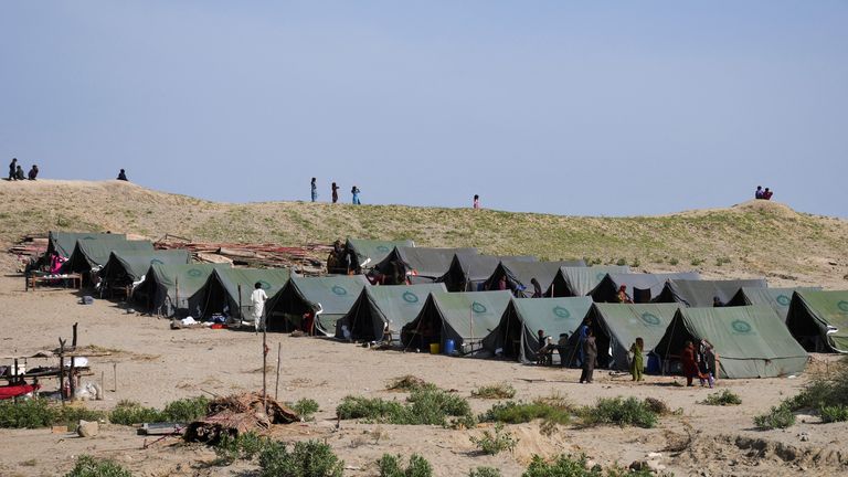 A general view of makeshift tents as flood victims take shelter after monsoon rains and floods in Jhangara village in Sehwan, Pakistan September 1, 2022. REUTERS / Yasir Rajput NO RESALES.  NO STOCK.