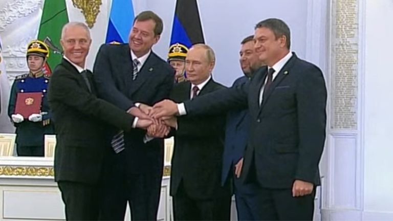 Jabat tangan Vladimir Putin