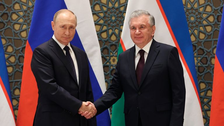 Vladimir Putin and Uzbekistan President Shokat Mirziyoyev.Image: Associated Press