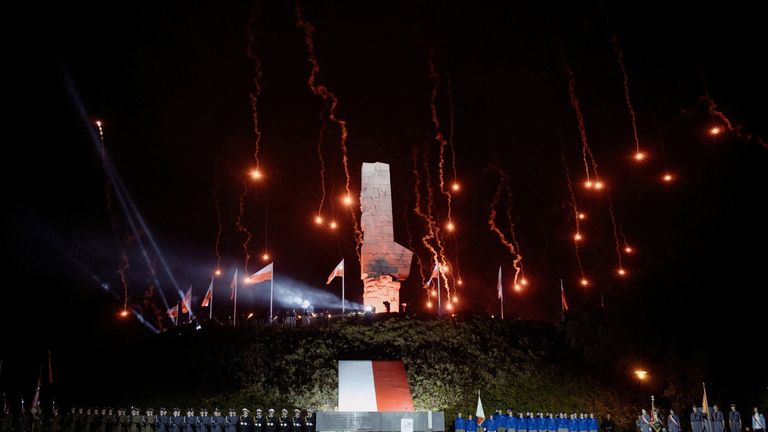 Fireworks are seen in front of the Westerplatte Memorial during a ceremony to mark the 83rd anniversary of the outbreak of World War Two in Gdansk, Poland September 1, 2022. Bartosz Banka/Agencja Wyborcza.pl via REUTERS ATTENTION EDITORS - THIS IMAGE WAS PROVIDED BY A THIRD PARTY. POLAND OUT. NO COMMERCIAL OR EDITORIAL SALES IN POLAND. TPX IMAGES OF THE DAY
