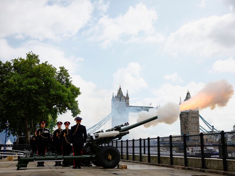 https://e3.365dm.com/22/09/800x600/skynews-tower-of-london-gun-salute_5893063.jpg