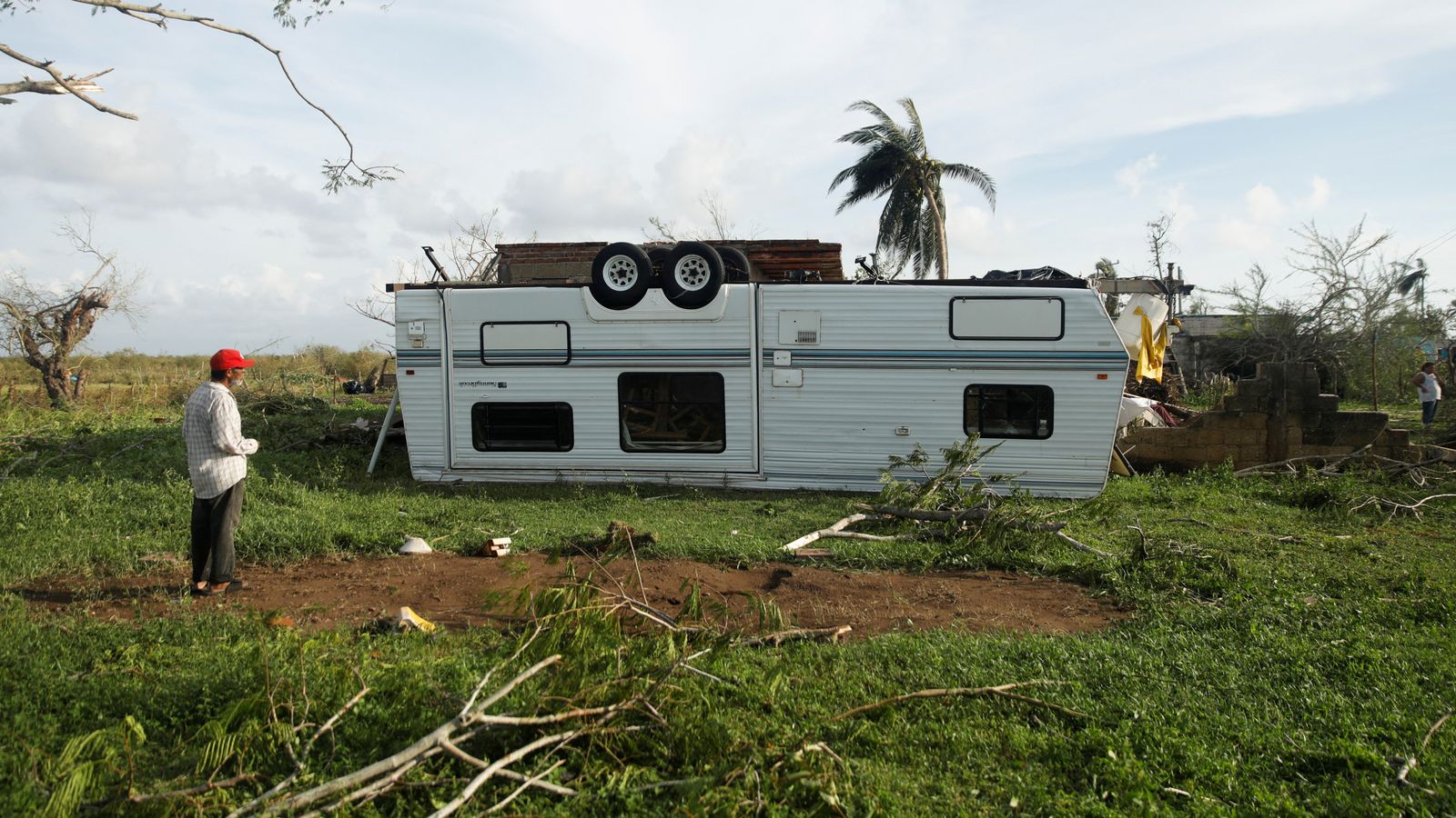 Two dead after Hurricane Roslyn hits Mexico's Pacific coast World