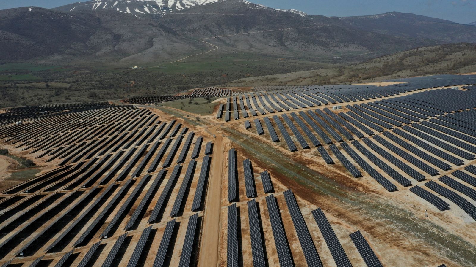 Pendant cinq heures la semaine dernière, la Grèce a fonctionné entièrement à l’électricité solaire, éolienne et hydraulique |  actualités scientifiques et techniques
