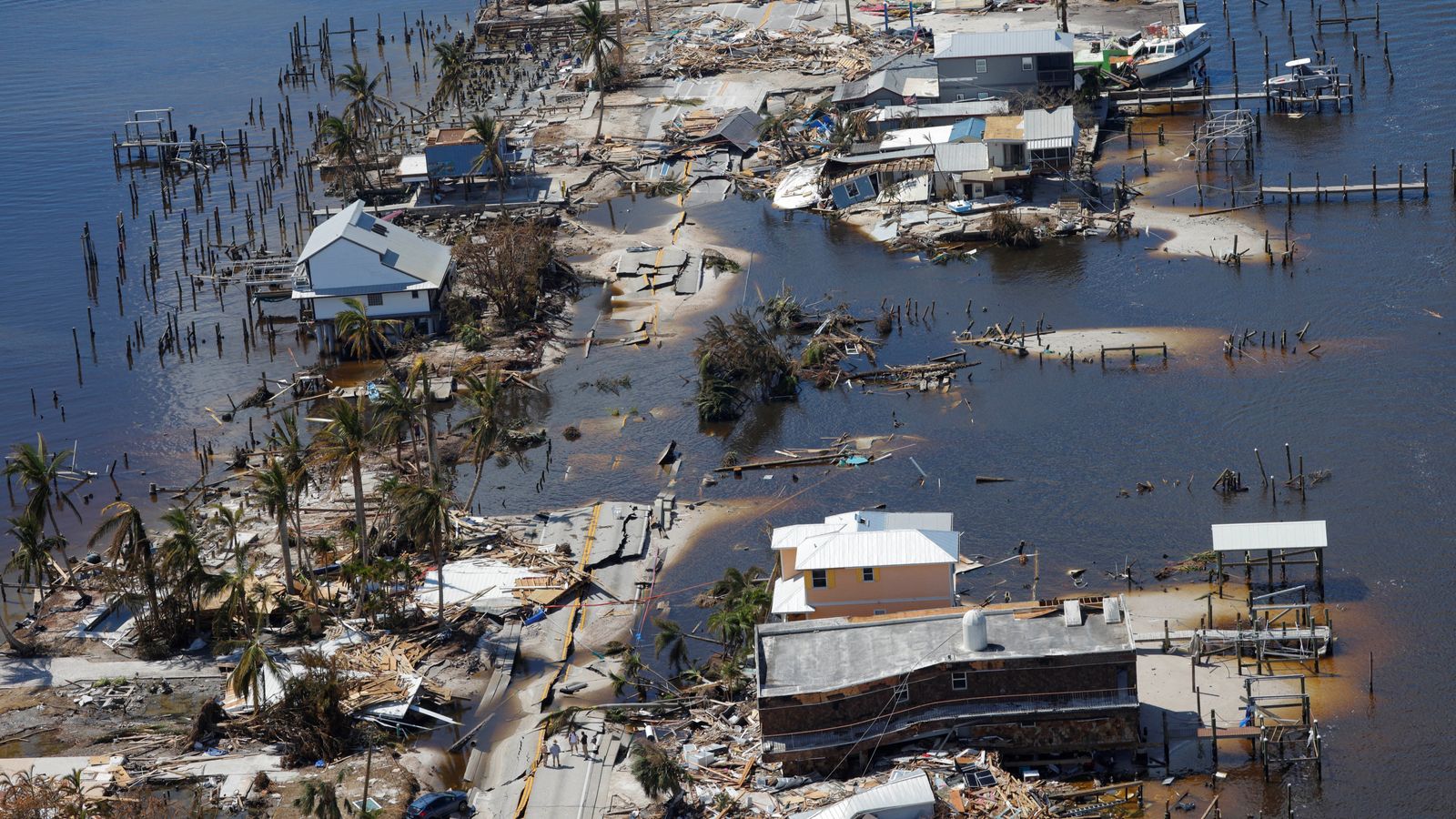 Hurricane Ian: 'Treacherous' storm heads for Washington and New York, as toll reaches 77