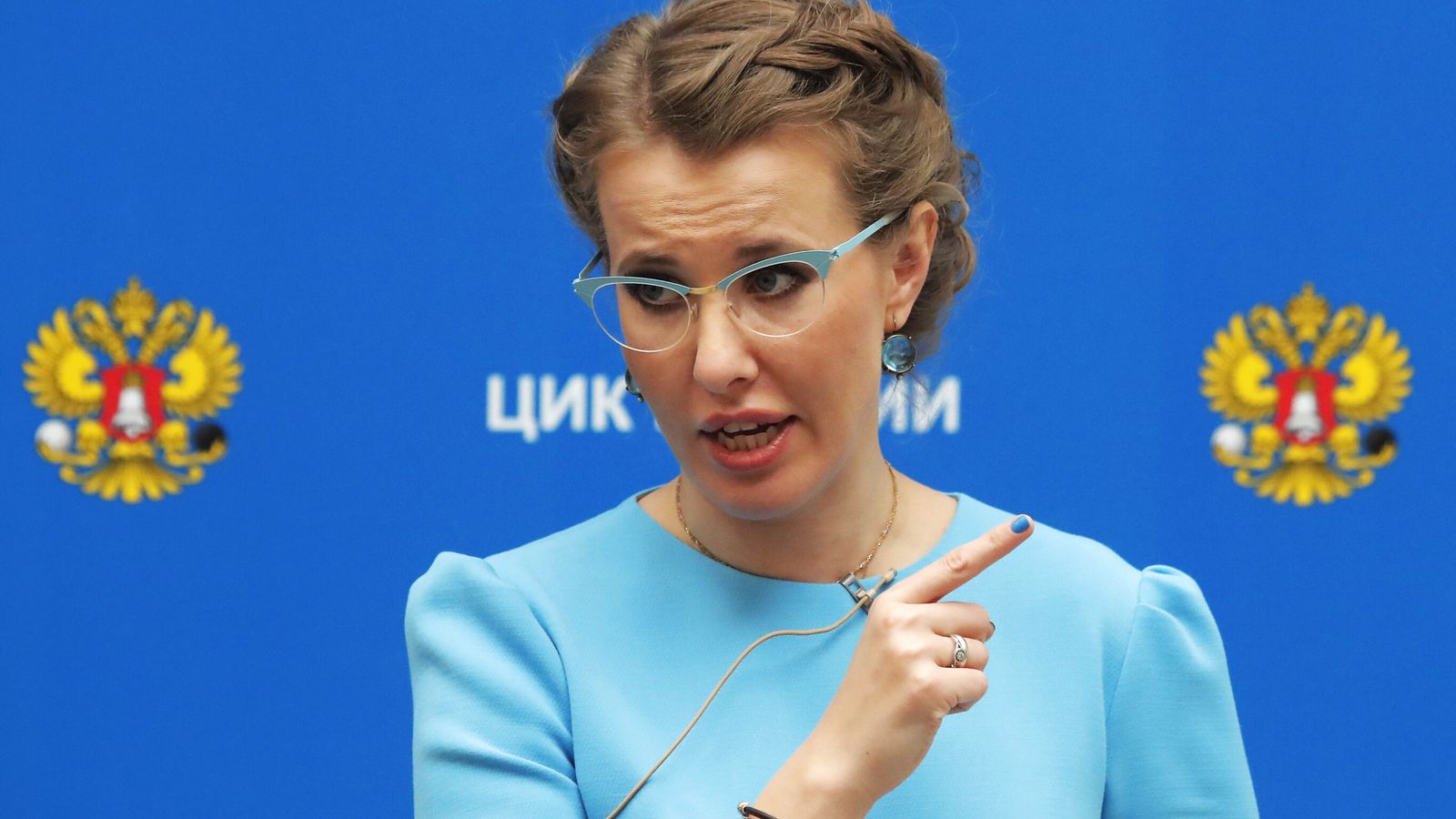 Ksenia Sobchak Police Raid Home Of Russian Paris Hilton And Putin