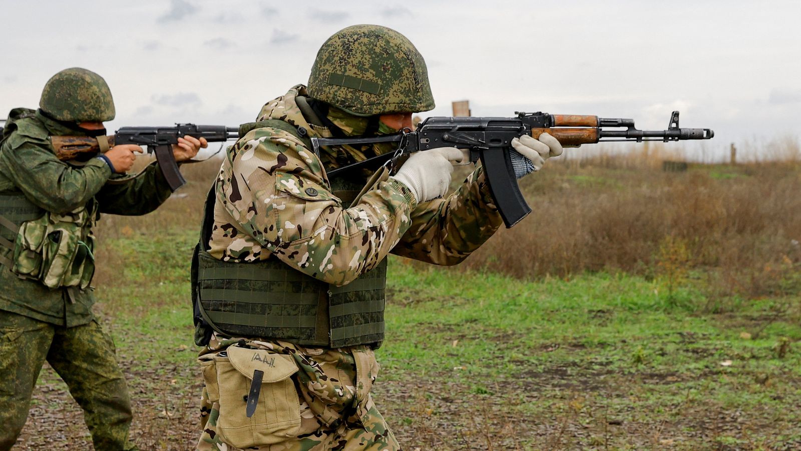 Ukraine war: Thousands of newly mobilised Russian soldiers armed with 'barely usable weapons'