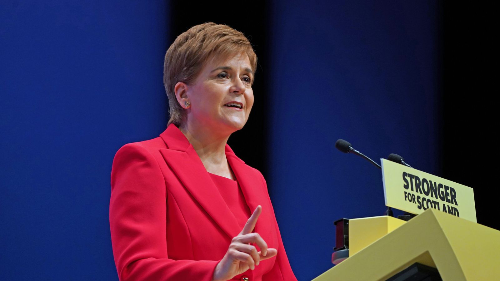 Nicola Sturgeon attacks 'utterly failing' Tories and says economic case for independence will come next week