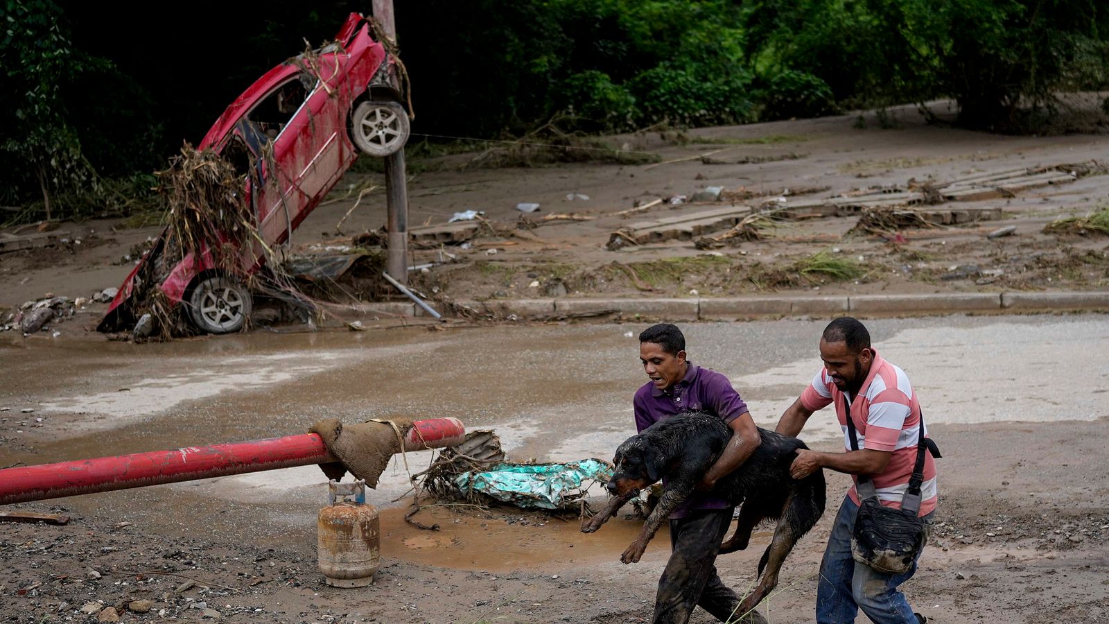Al menos 25 muertos por deslave provocado por inundaciones que azotan ciudad venezolana |  Noticias del mundo