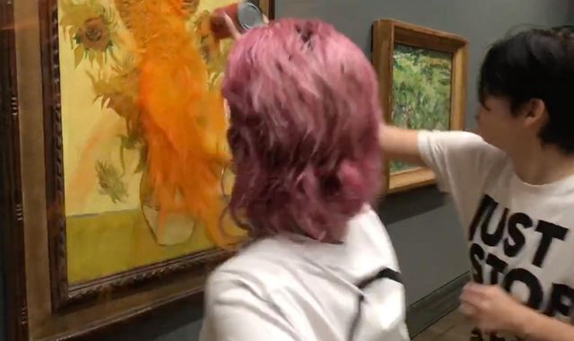 Just Stop Oil Twitter Just Stop Oil protesters throw tomato soup over Van Gogh's Sunflowers