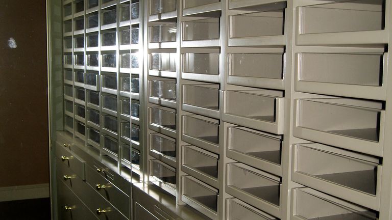 A walk-in closet is pictured during U.S. Marshals&#39; media tour of imprisoned fraudster Bernard Madoff&#39;s penthouse apartment in New York September 8, 2009. The New York City penthouse where Madoff spent his last few days of freedom with his wife Ruth is set to go on sale later this week, according to the U.S. Marshals Service. Picture taken September 8, 2009. REUTERS/US Marshals/Pool (UNITED STATES CRIME LAW SOCIETY BUSINESS)