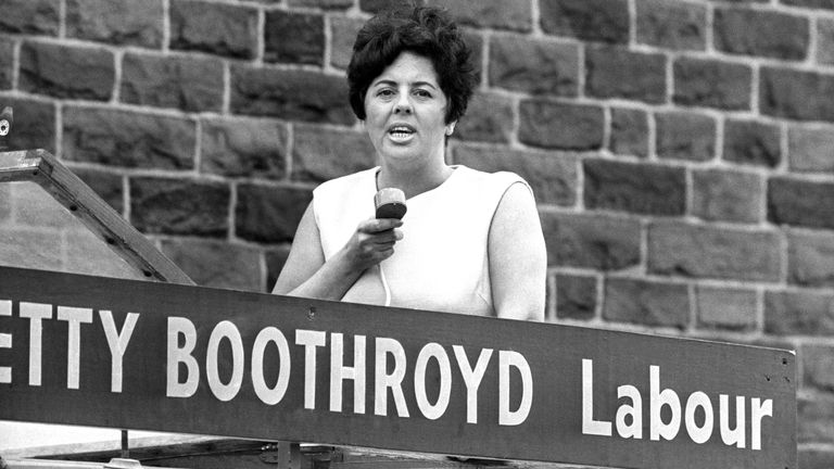 Ms. Betty Boothroyd, Labor, campaigning in the Nelson & Colne by-election.  Date: 1968-06-12