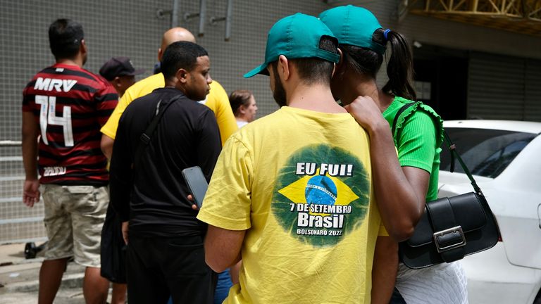 Bolsononaro supporters voting 