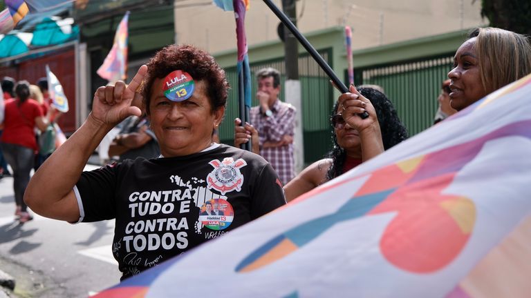 Sao Paulo şehrinin kenarında bir yurt kasabası olan Sao Bernardo do Campo'daki Lula da Silva destekçileri.  Maria