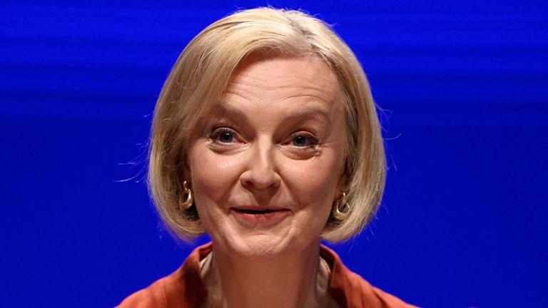 British Prime Minister Liz Truss speaks on stage at Britain&#39;s Conservative Party&#39;s annual conference in Birmingham, Britain, October 5, 2022. REUTERS/Toby Melville
