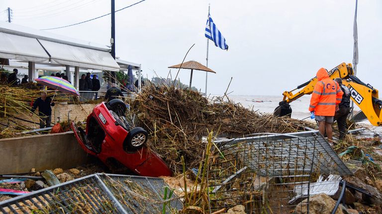 Petugas penyelamat di desa Agia Pelagia Pic: AP