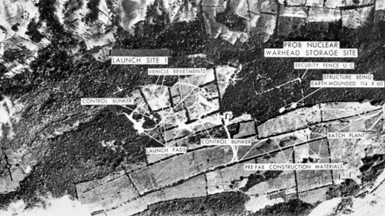 Havadan görüntüler Küba'da orta seviye balistik füze yapımını gösteriyor 
