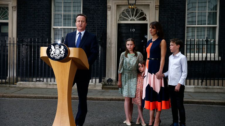 Britain's outgoing Prime Minister, David Cameron, accompanied by his wife Samantha, daughters Nancy (C) and Florence and son Arthur, speaks before leaving number 10 Downing Street, on his last day in office as Prime Minister, in central London, Britain July 13, 2016. REUTERS/Peter Nicholls
