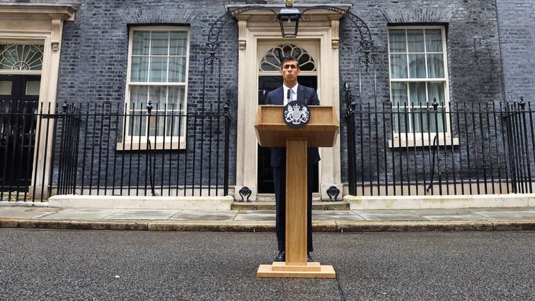 Britain&#39;s new Prime Minister Rishi Sunak delivers a speech outside Number 10 Downing Street, in London, Britain, October 25, 2022. REUTERS/Hannah McKay
