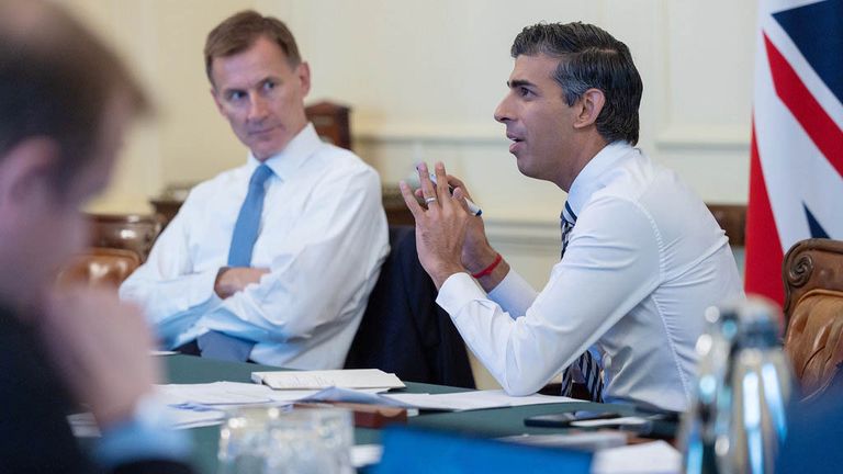31/10/2022. London, United Kingdom. The Prime Minister Rishi Sunak meets with the Chancellor of the Exchequer Jeremy Hunt to discuss the upcoming fiscal event in the Cabinet Room in 10 Downing Street. Picture by Simon Walker / No 10 Downing Street

