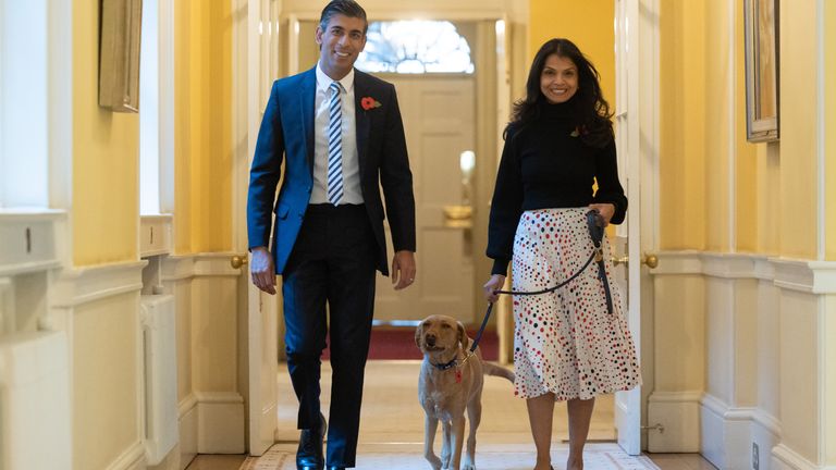 31/10/2022. London, United Kingdom. The Prime Minister Rishi Sunak and his wife Akshata Murty buy poppies, and a special &#39;poppy&#39; dog collar for their pet Labrador Nova, from representatives of the Royal British Legion outside 10 Downing Street. Picture by Simon Walker / No 10 Downing Street

