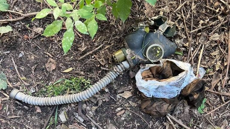 A gas mask with a cloth attached to it was found in Izyum. Pic: Head of the investigative department of the National Security Service in the Kharkiv region