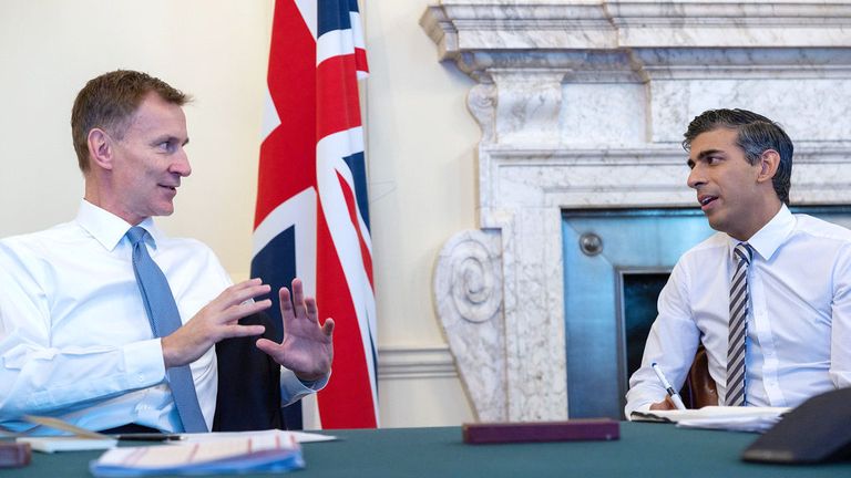 31/10/2022. London, United Kingdom. The Prime Minister Rishi Sunak meets with the Chancellor of the Exchequer Jeremy Hunt to discuss the upcoming fiscal event in the Cabinet Room in 10 Downing Street. Picture by Simon Walker / No 10 Downing Street

