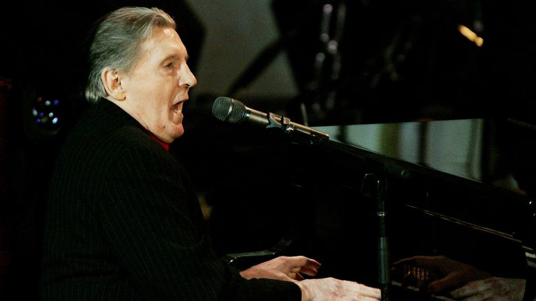 Jerry Lee Lewis delivers a special performance during the Rock and Roll Hall of Fame induction ceremony on March 14, 2005 at the Waldorf Astoria Hotel in New York City.REUTERS/Ms. Mike Segal