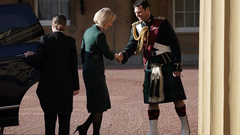 Outgoing Prime Minister Liz Truss, with her husband Hugh O&#39;Leary, arrives at Buckingham Palace, London, for an audience with King Charles III to formally resign as PM. Picture date: Tuesday October 25, 2022.