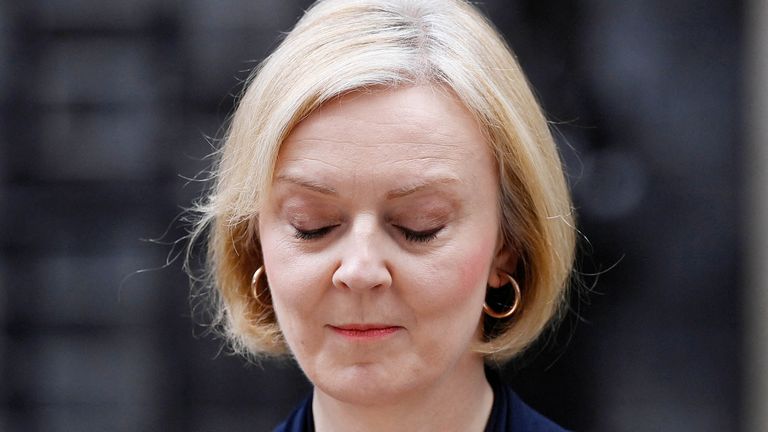 British Prime Minister Liz Truss announces her resignation, outside Number 10 Downing Street, London, Britain October 20, 2022. REUTERS/Toby Melville
