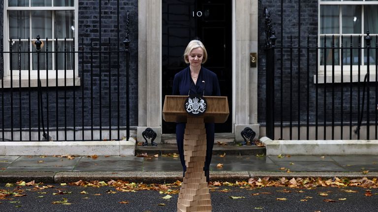 British Prime Minister Liz Truss announces her resignation, outside Number 10 Downing Street, London, Britain October 20, 2022. REUTERS/Henry Nicholls
