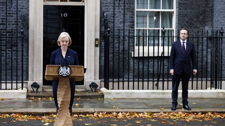 British Prime Minister Liz Truss announces her resignation, as her husband Hugh O&#39;Leary stands nearby, outside Number 10 Downing Street, London, Britain October 20, 2022. REUTERS/Henry Nicholls