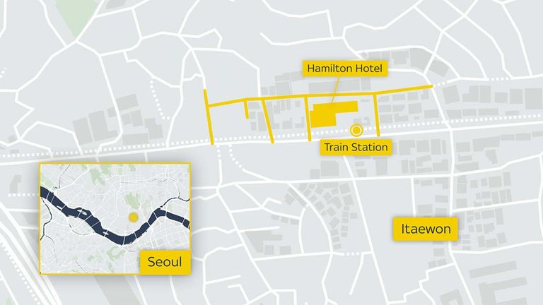 The alleys, highlighted in yellow, are where the crowds begin to build. 