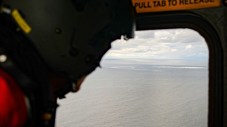 Danimarka savunma uçağındaki hava mürettebatı, Baltık Denizi üzerindeki Nord Stream gaz sızıntısını izliyor