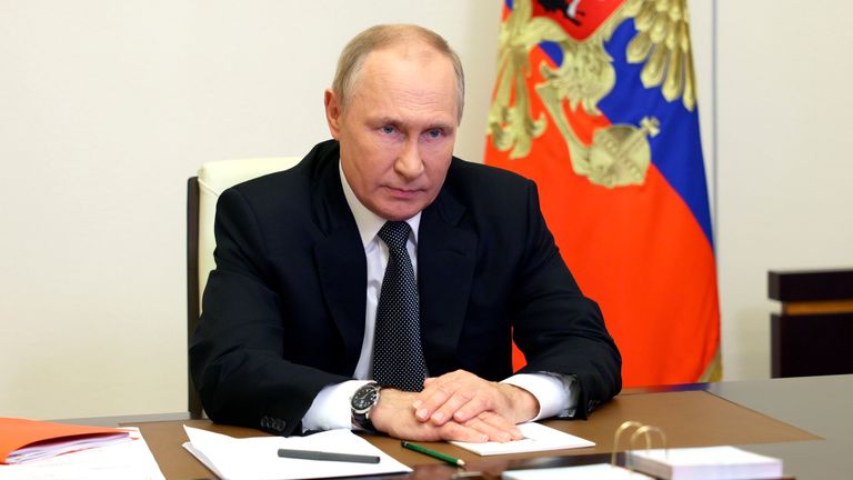 يترأس الرئيس الروسي فلاديمير بوتين اجتماع مجلس الأمن عبر الفيديو كونفرنس في مقر إقامته في نوفو-أوكاريوفو خارج موسكو ، روسيا ، الأربعاء ، 19 أكتوبر / تشرين الأول 2022.  (صورة سيرجي إلين ، سبوتنيك ، بركة الكرملين عبر أسوشيتد برس)