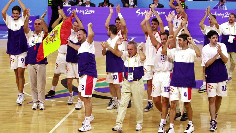 Spain&#39;s Paralympic basketball team after their win against Russia in Sydney in October 2004