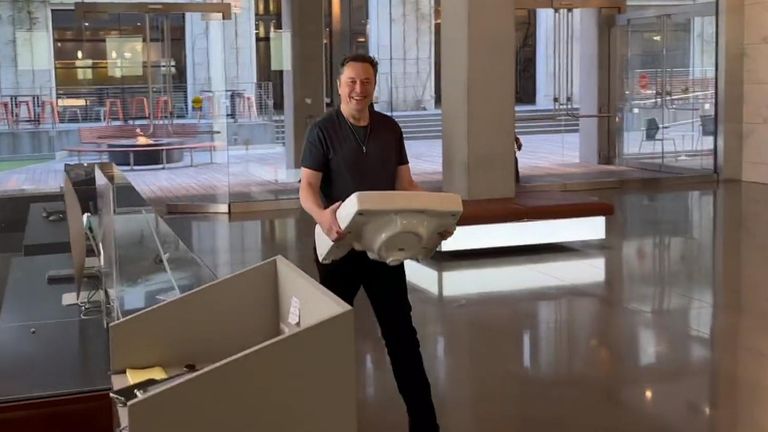 The world&#39;s richest man - who is on the verge of buying Twitter - entered the company&#39;s headquarters in San Francisco holding a sink.