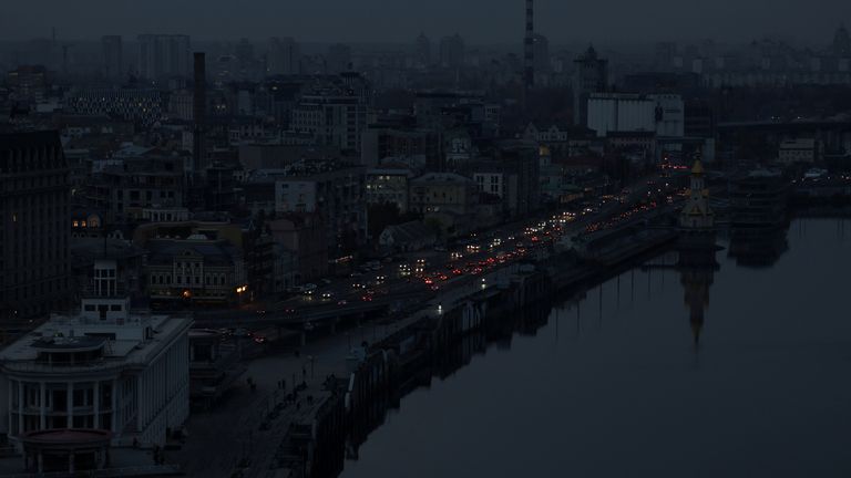 A view shows the city centre without electricity after critical civil infrastructure was hit by Russian missile attacks in Ukraine, as Russia&#39;s invasion of Ukraine continues, in Kyiv, Ukraine October 24, 2022. REUTERS/Gleb Garanich TPX IMAGES OF THE DAY
