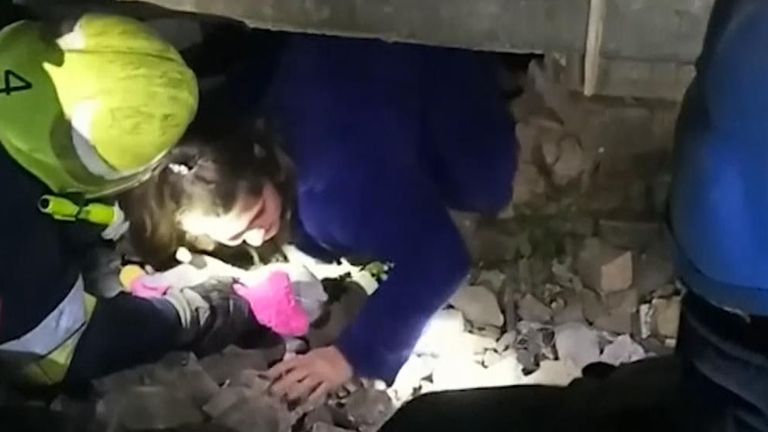 Family is rescued from rubble in Zaporizhzhia
