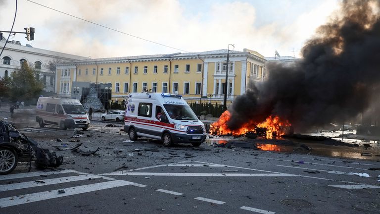 Cars burn after Russian military strike, as Russia&#39;s invasion of Ukraine continues, in central Kyiv, Ukraine October 10, 2022. REUTERS/Gleb Garanich